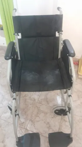 Cadeira de rodas dobrável 