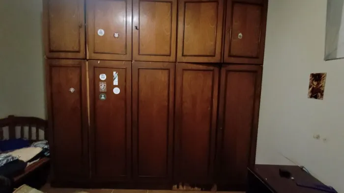 Guarda roupa casal de madeira maciça 