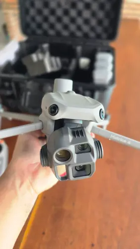 Drone DJI Matrice 4E Combo Flymore 3 Baterias