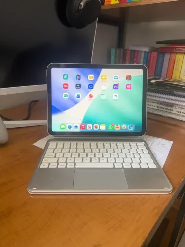 iPad 11 + Teclado - Na garantia.