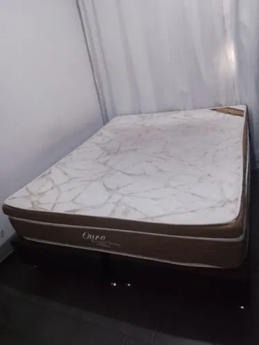 Cama Queen com box e colchão
