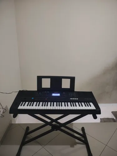Vende-se um teclado da Yamaha 473