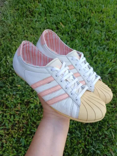 Tênis Adidas original tam 35