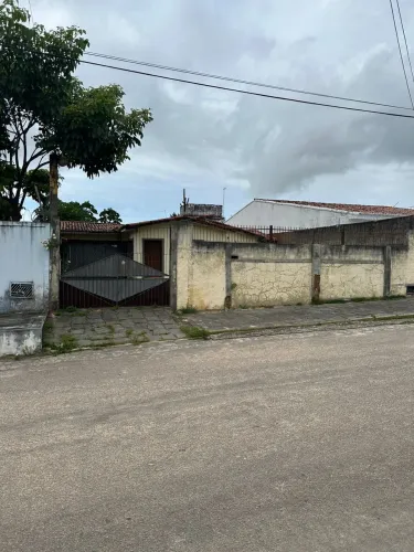 VENDE-SE CASA