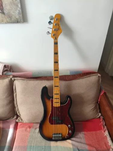 Baixo Condor Vintage Precision Bass com case