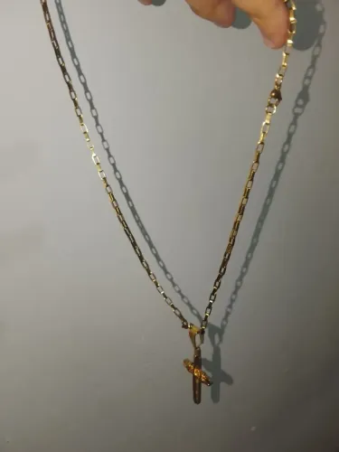 Corrente + Pingente Crucifixo Semijoia.