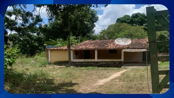 SÍTIO - Área encravada no Lugar Lages, com 8 galpões para criação de galinhas, 3 pocilgas