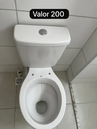 Pias e vaso sanitário