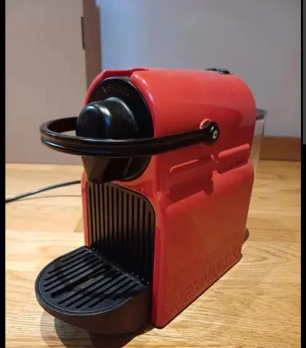 Cafeteira Nespresso pouquíssimo usada, em excelente estado110v