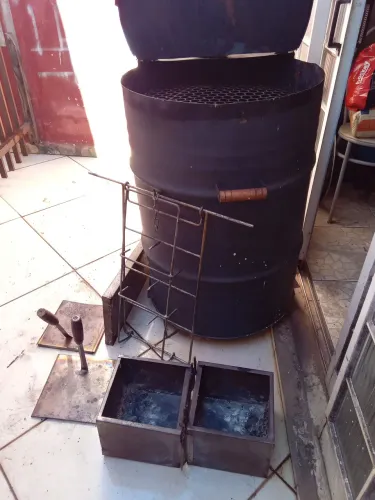 Churrasqueira de tambor usada