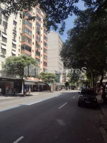 Conjunto de Salas na Av Nossa Senhora de Copacabana, frontais, com 130 m²