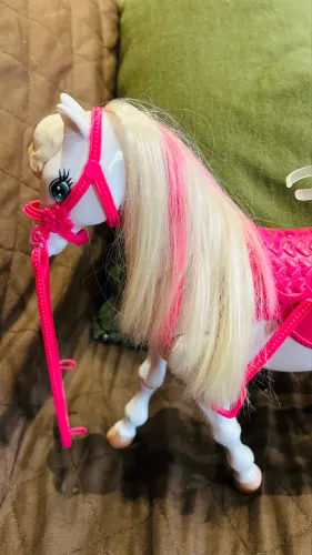 Cavalo Barbie anda