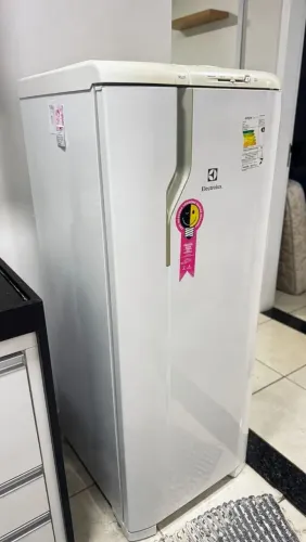Geladeira Electrolux RE31 240 Litros - Excelente Estado