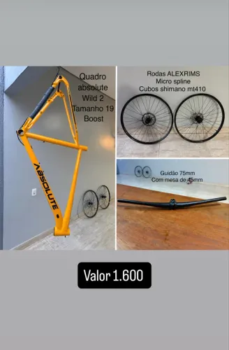 Quatro e rodas de bicicleta