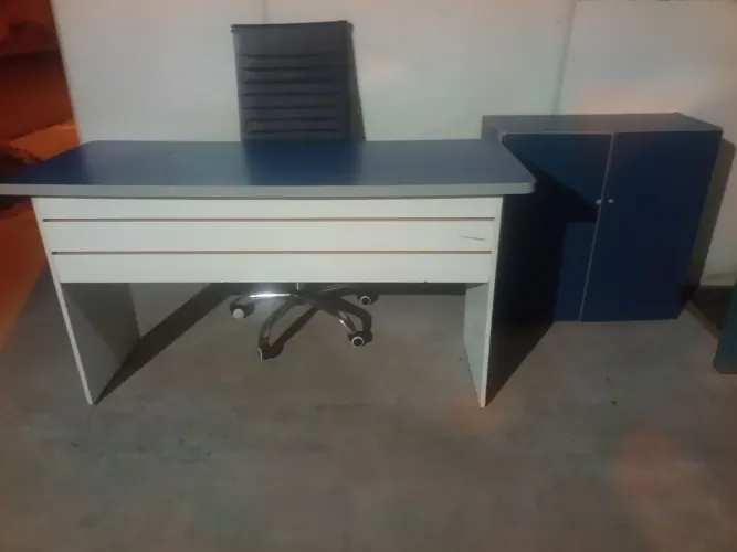 Mesa Birô com armário e cadeira