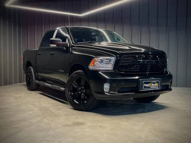 Ram Classic Laramie Night Edition 5.7 V8 16V Gasolina 4X4 Aut. 2023