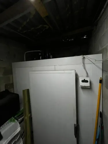 Câmara Fria 2X1m, 220V usada em ótimo estado, funcionando.