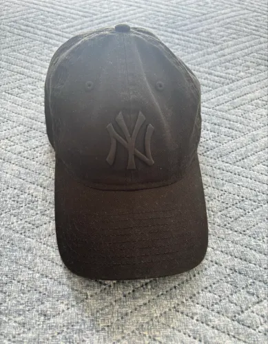 Boné New York com fivela 