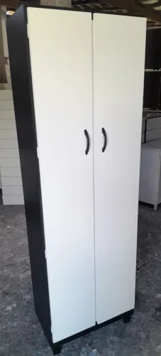 Lindo guarda roupas de 2 portas novo e a venda, temos outras cores, entrega grátis na ZN.