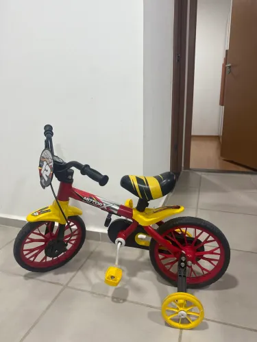 Bicicleta Infantil com Rodinhas - Ótimo Estado