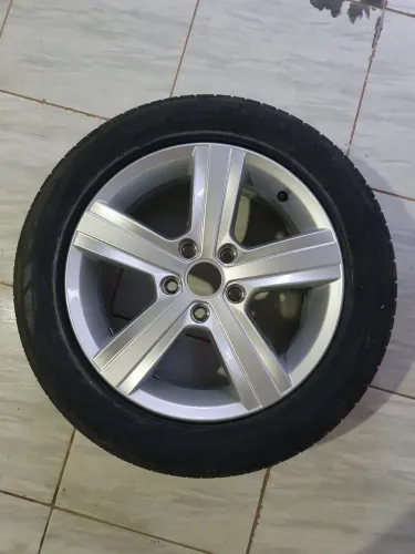 Roda Original Volkswagen Aro 16? com Pneu
