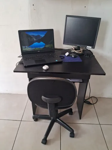 Mesa e cadeira escritório