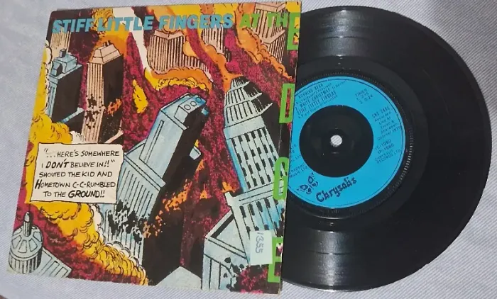 Compacto Vinil 7" Stiff Little Fingers - At the edge P1980 Inglaterra
