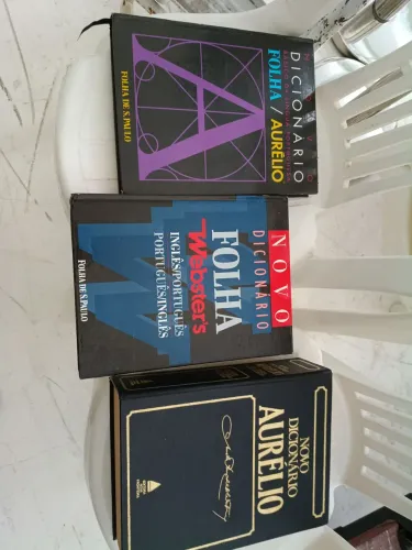 Vendo 3 dicionário  200 reais os 3