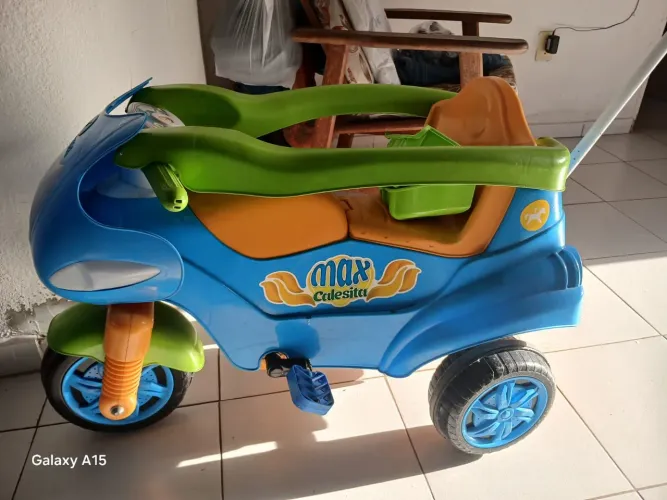 Triciclo de passeio ou pedal azul calesita max