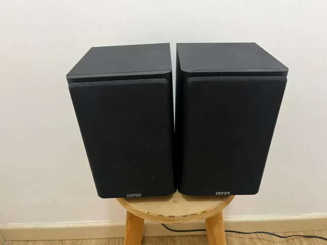 Par de Caixas de Som Edifier R1000T4 - 24W RMS - Impecáveis