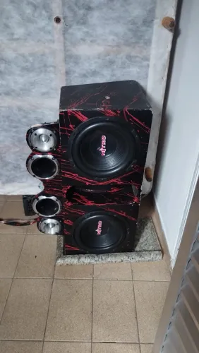 Caixa de Som Automotivo - R$ 850