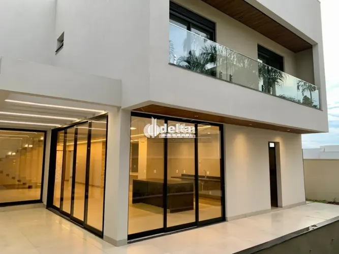 Casa com 4 quarto sendo suíte disponível para locação e venda no bairro Jardim Sul em Uber