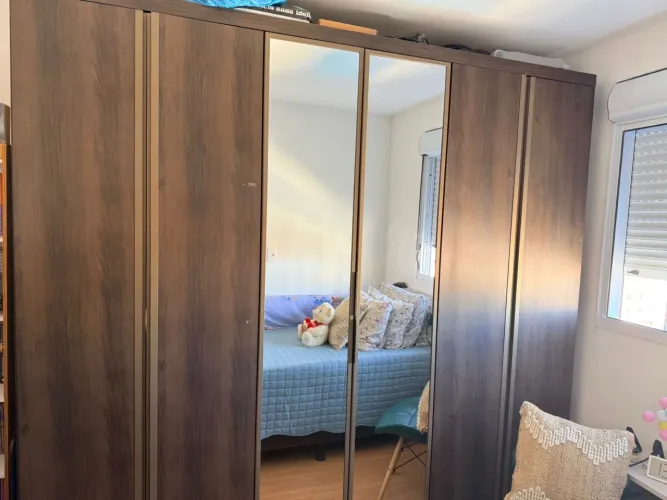**Guarda-Roupa Casal MDF 6 Portas com Espelhos - Excelente Estado**