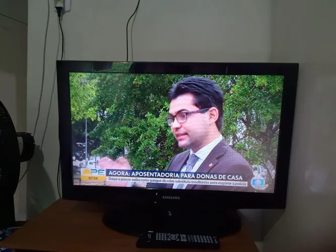 Vendo tv de 42 polegadas com excelente estado de conservação