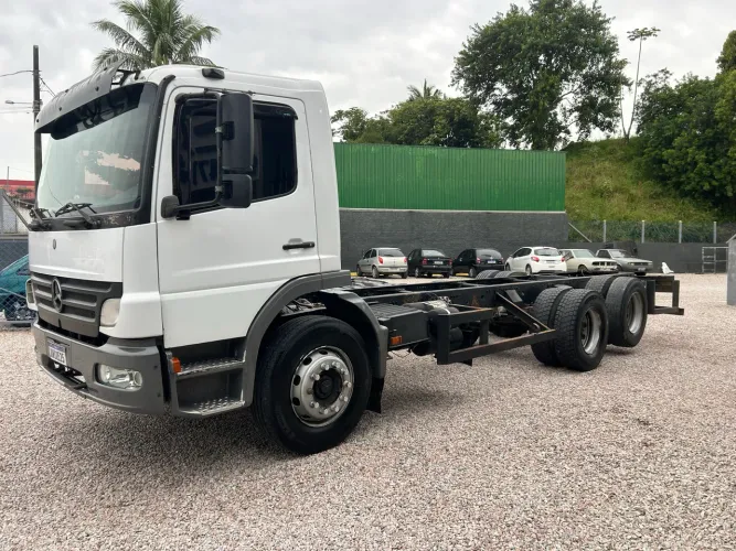 M.b Atego 2425 6x2 ano:2011/2012 chassi