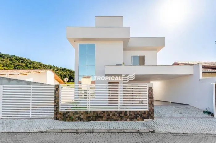 Casa com 3 dormitórios à venda, 230 m² por R$ 1.500.000,00 - Belchior Central - Gaspar/SC