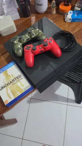 PS4 FAT 500 GB com duas manetes originais