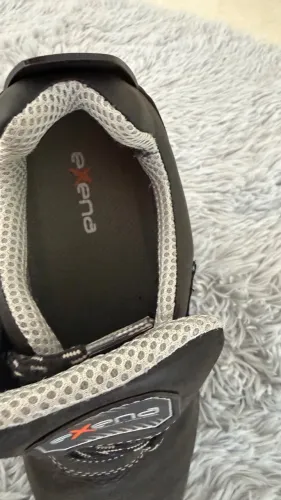Sapato masculino estou vendendo porque não serve é ideal para trabalho está como novo