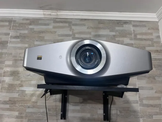 Projetor HighEnd Sony Bravia VPL-VW200 1080p FullHD top