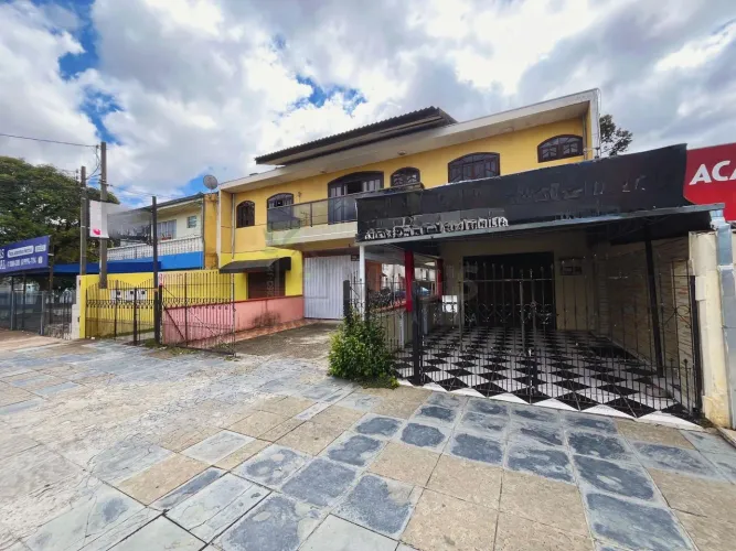 Terreno Comercial e Residencial à Venda no Vila Hauer | 723m com Lojas e Estacionamento