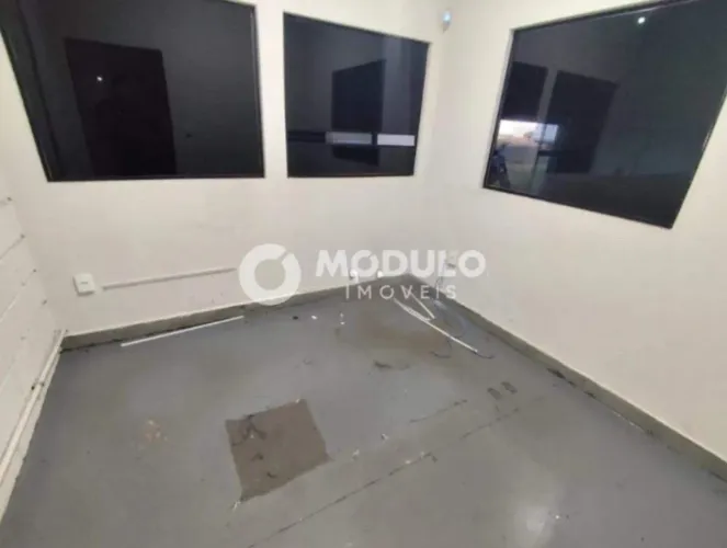 Galpão comercial disponível para locação no bairro Nossa Senhora das Graças.