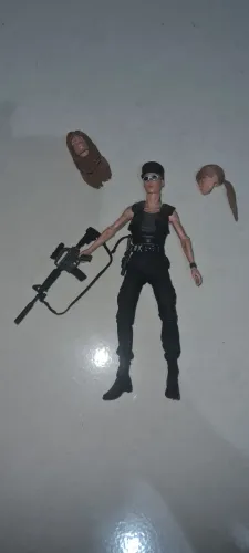 Exterminador sara connor Neca Toys