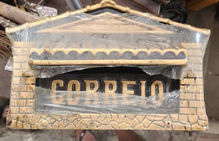 Caixa de correio pequena nova