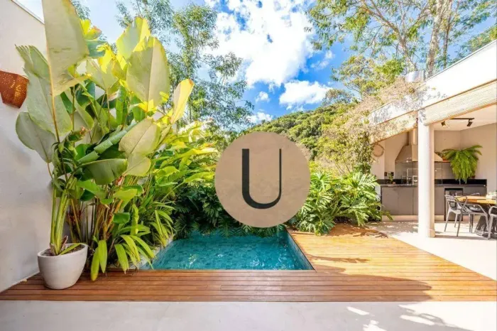 Casa de 3 Suítes em condomínio Resort repleta armários planejados
