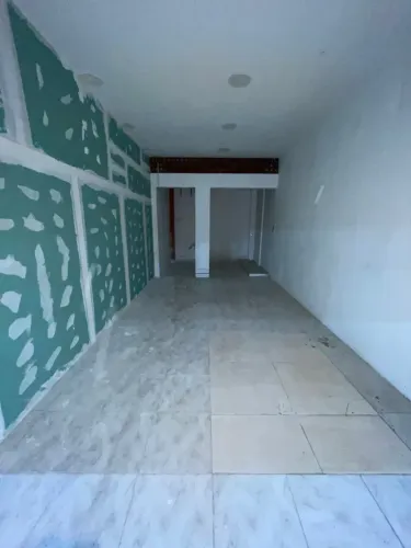 Centro comercial para venda possui 30 metros quadrados em Centro - Niterói - RJ