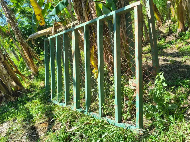 Vendo portão de ferro 2 partes , super resistente passo cartão