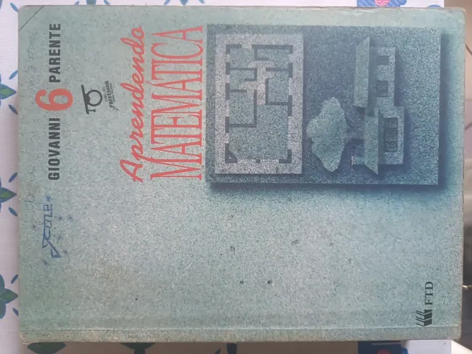 Livro do professor. Marcas do tempo. Nome do antigo dono na capa e páginas.