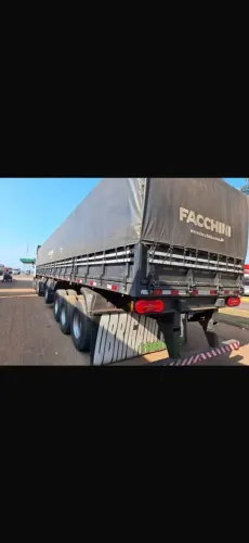 carreta Facchini 4 eixos Graneleira, assoalho de ferro