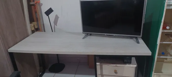 Escrivaninha usada em bom estado