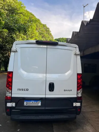 Iveco Daily Furgão 30-130 2.3 9M³ (die)(e5) 2020
